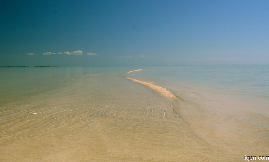 big_070221-Bahamas-Abaco-sandbank-quiet-DB.jpg